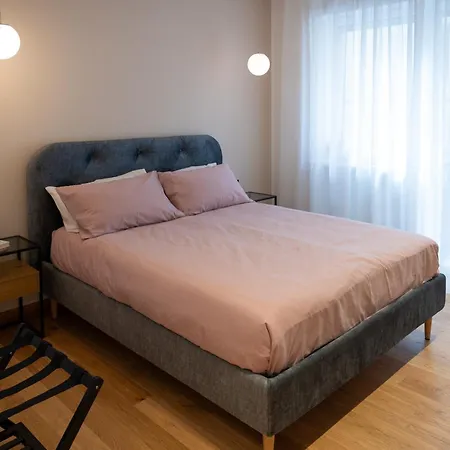 לינה וארוחת בוקר Colour