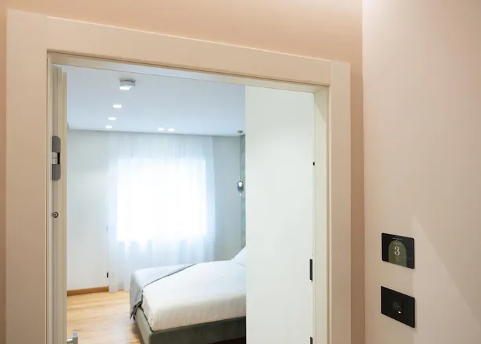 Colour 4* نابولي