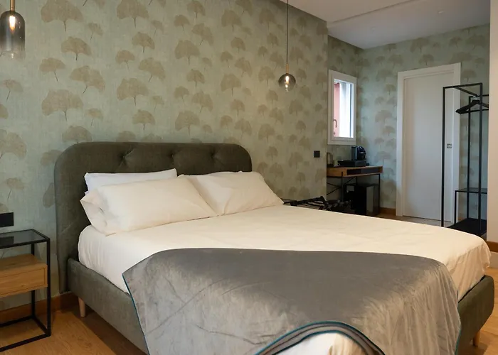 Colour 4* نابولي